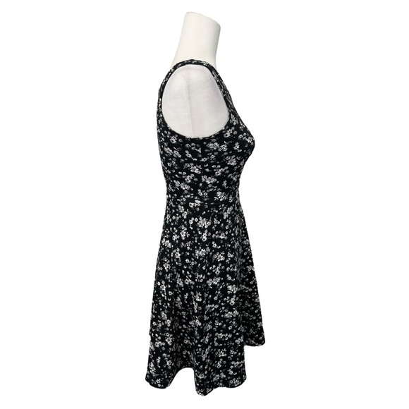 SO Black and White One-Shoulder Fit and Flare Cocktail Dress - Picture 4 of 10